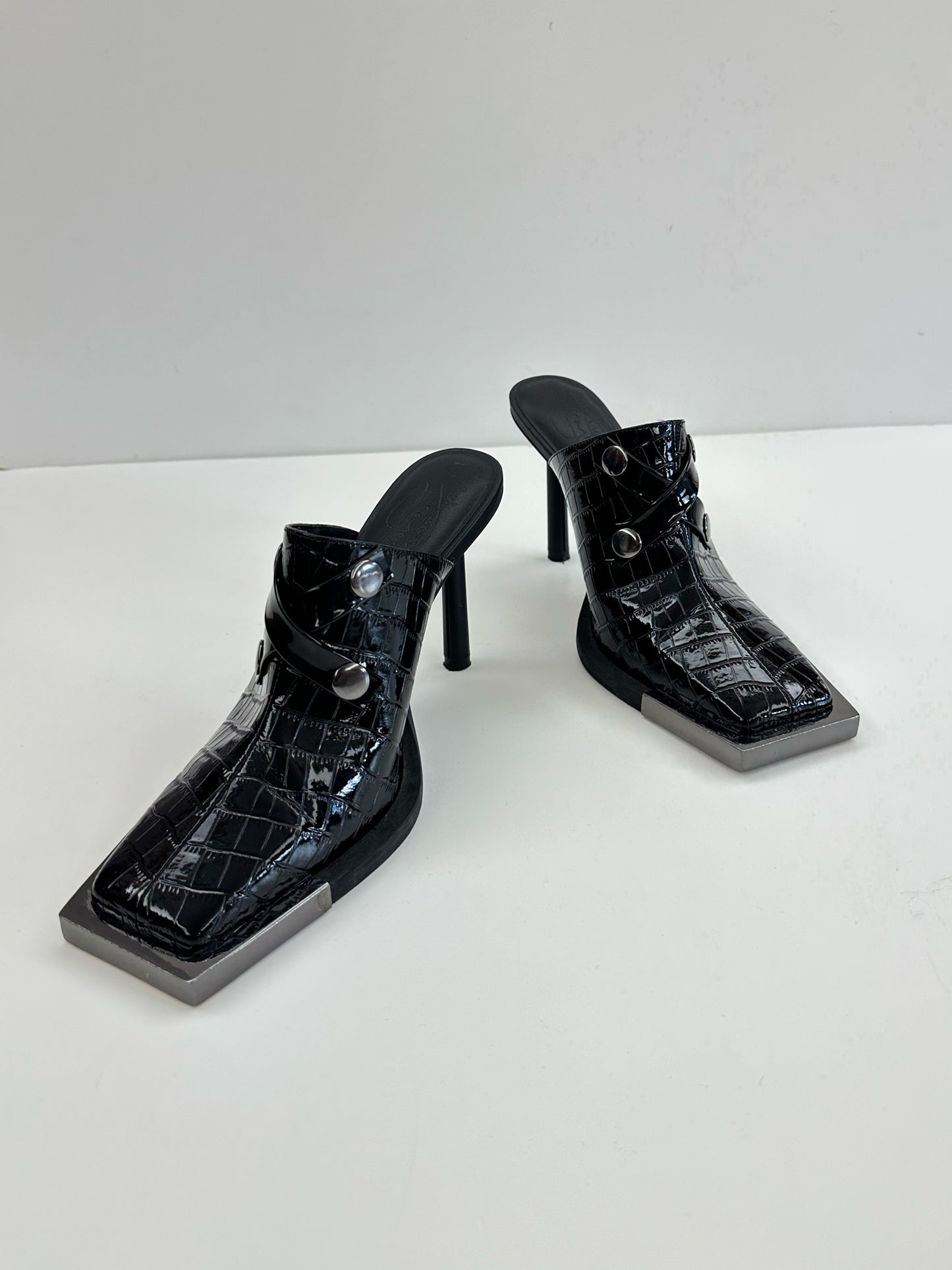 The Runaway Riding Mules